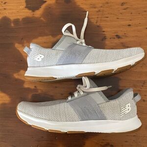 Kids New Balance pull on lace up sneaker gym shoe unisex size 3 grey athletic
